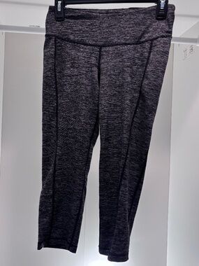Old Navy Active Womens cropped pants leggings capris black and white sz M Medium